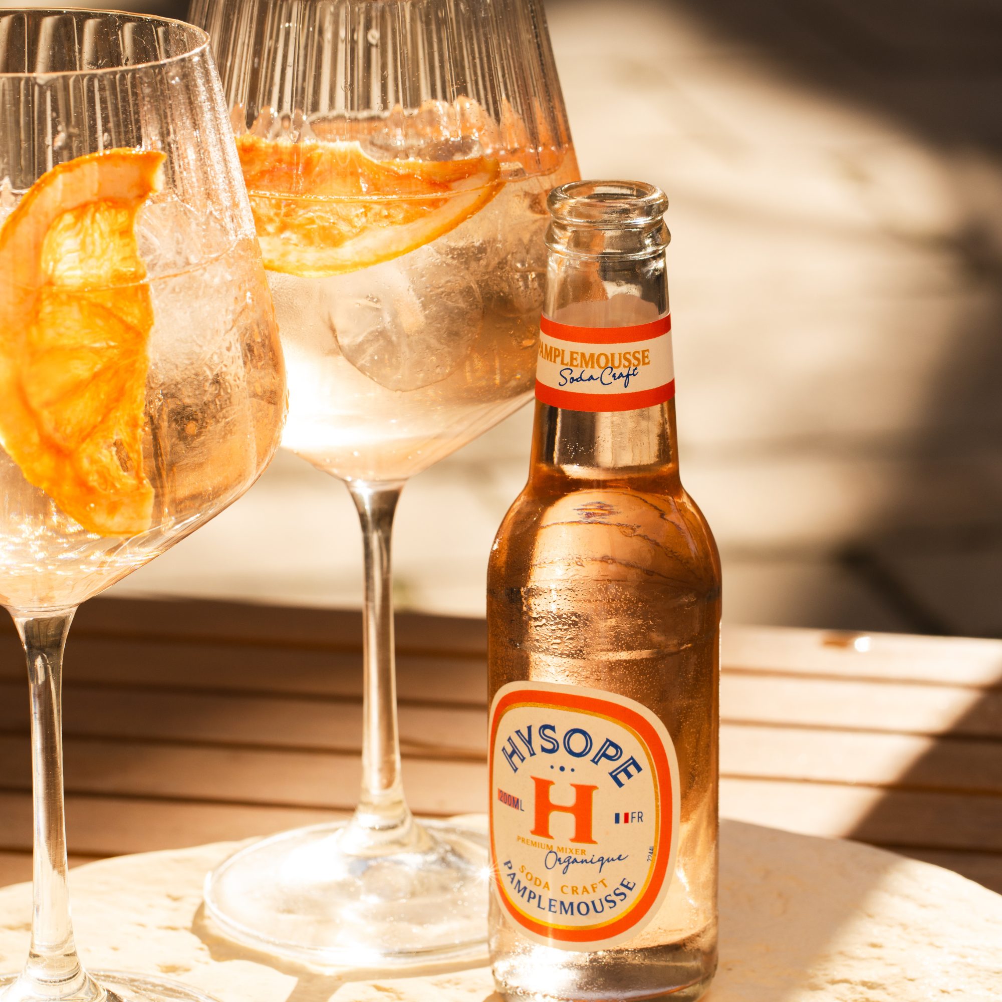 Cap Pamp' un cocktail à base de Soda Craft Pamplemousse Hysope, à la couleur rose-orangé